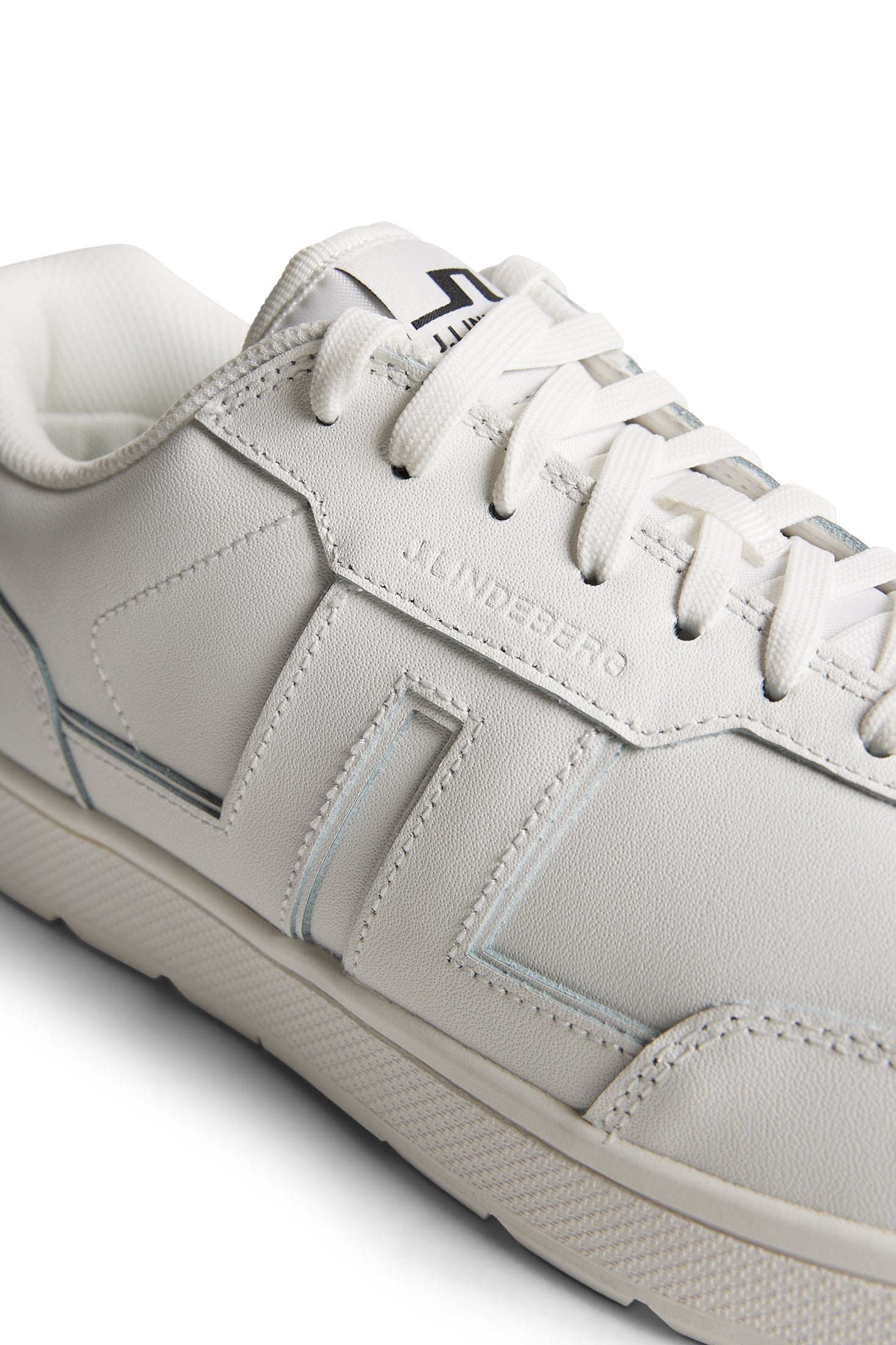 Ace Low-Top Golf Sneaker / White